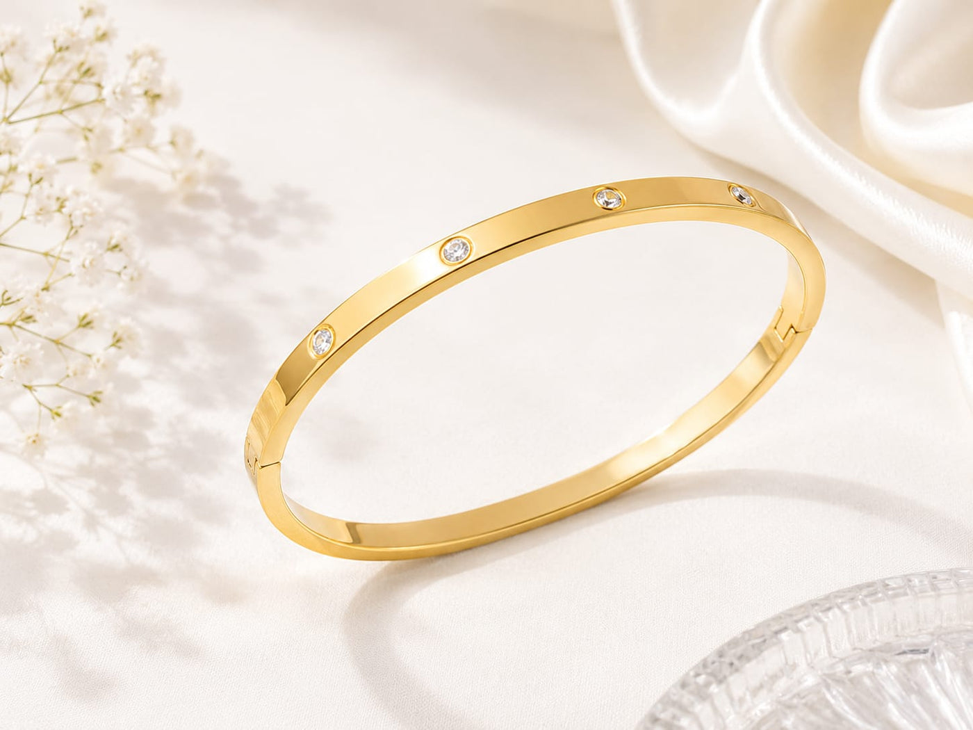 Classic Screw-Motif Style 3-Stone Bezel Gold Oval Bracelet - Image 3